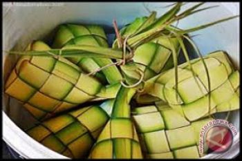 Harga Kulit Ketupat Rp8.000