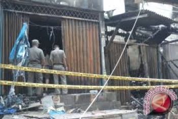 Petugas Berhasil Padamkan Kebakaran Di Palu 