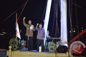Jokowi Pidato Kemenangan di Atas Kapal Layar