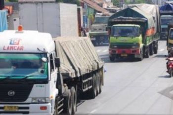 Bandel, H-4 Truk Pengangkut Barang Masih Melintas