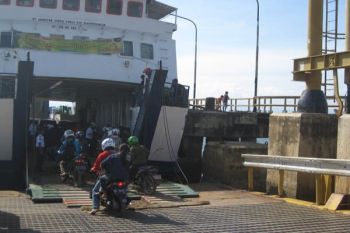 Penyeberangan Fery Torobulu Masih Sepi