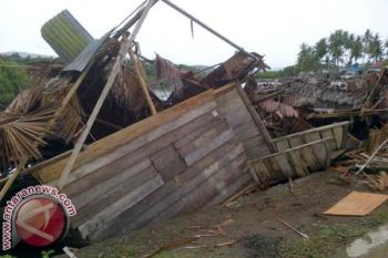 Puluhan Rumah di Mamuju Tersapu Puting Beliung 