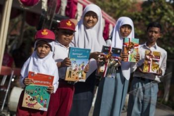 Kemendikbud Didesak Distribusikan Buku Kurikulum