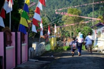 Gunung Slamet Siaga, Warga Tetap Jalani Aktivitas
