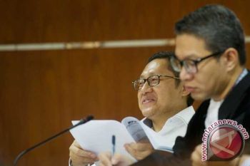 Hakim Ragukan Keterangan Mertua Anas