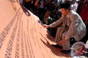 Empat Legislator Kudus Teken Kontrak Politik