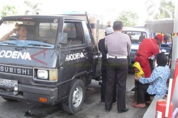 Polisi Jaga SPBU 