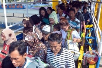 Penumpang Pejalan Kaki Padati Pelabuhan Bakauheni