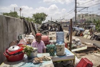 Puluhan bangunan Ruko dirobohkan PT KAI di Sukabumi