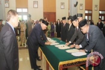  Gubernur  Lantik Yenrizal Makmur  Kepala  BKKBN Kaltrim