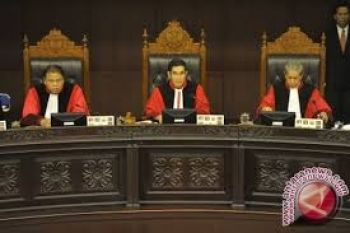 Menaruh Harapan Pada Mahkamah Konstitusi