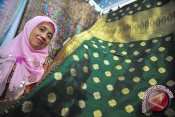 Songket tenun mesin banyak dipasarkan di Palembang
