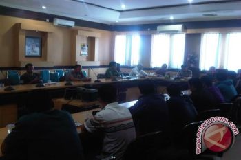 Ratusan pendemo minta dimediasi dengan Mitra Ogan
