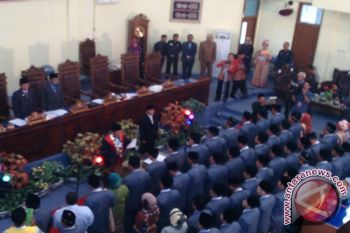 50 Anggota DPRD Lampung Timur dilantik