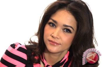 Akhirnya Maia Estianty nikah dengan Irwan Mussry