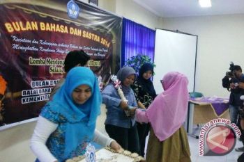 Balai Bahasa Sumsel beri penghargaan pada tiga wartawan 