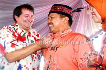 Riban Satia Sebagai Duta Gerakan Bayar Balik