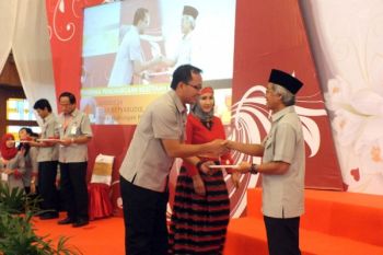 Semen Indonesia Beri Penghargaan kepada 342 Karyawan