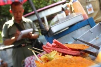 Pascakeracunan Puluhan Siswa, BPOM Teliti Jajanan Sekolah