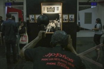 LKBN Antara Serahkan Foto ke Museum Pers