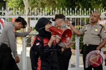 TOLAK RENCANA KENAIKAN GAS ELPIJI