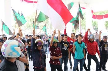 Mahasiswa Demo DPRD Kolaka