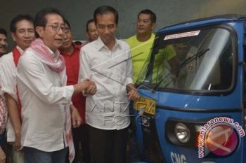 Jokowi Tanda Tangani Bajaj