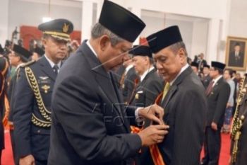 Presiden Anugrahkan Tanda Kehormatan