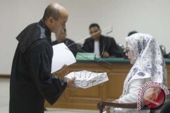 Tuntutan Atut Chosiyah