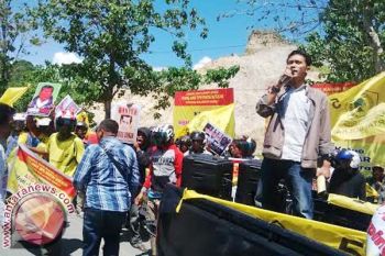 Ratusan Simpatisan Golkar Sulbar Tolak Nurdin Halid 