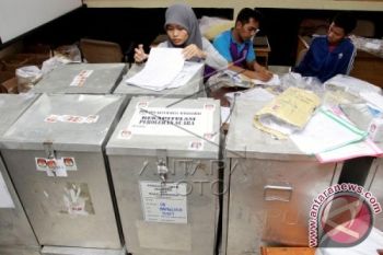  Pilpres - KPU Dumai Mulai Buka Kotak Suara