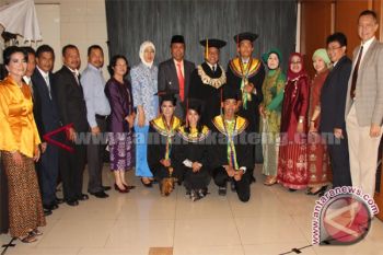 Penerima Beasiswa Pemkot Raih Cum Laude UI