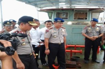 Kapal Selewengkan BBM/Larno