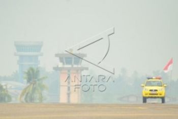 Bandara Adi Soemarmo ditutup pasca Gunung Merapi meletus
