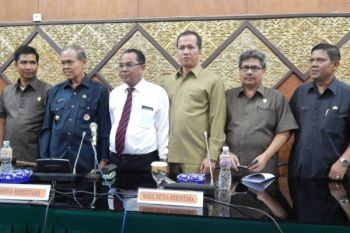 Pimpinan Definitif DPRD Padang 2014-2019 Ditetapkan