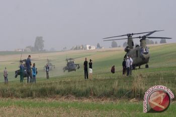 Heli AS Mendarat, Warga Desa Polandia Terkejut
