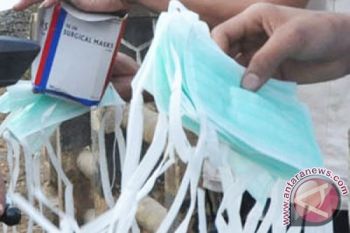 Ratusan Warga Pekalongan Bagikan Masker Antisipasi Polusi