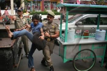 Satpol PP Tertibkan Pelaku Usaha Langgar Perizinan