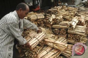 Harga Elpiji Naik Permintaan Kayu Bakar Meningkat 