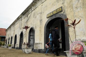 Siswa bermasalah di Jabar akan dididik di barak militer