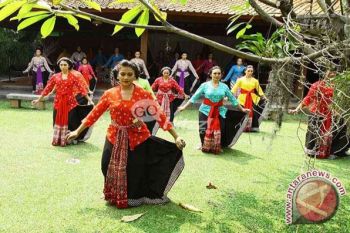 Anak Norwegia Antusias Belajar Musik Tari Indonesia