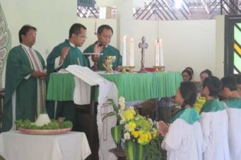 Umat Rayakan Pesta Perak Kapel Secang