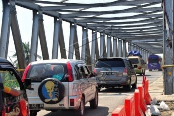 Putusnya Jembatan Comal Berdampak Naiknya Tarif Penumpang