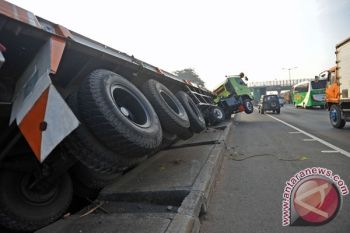 Truk Batubara Terguling, Lalu-Lintas Demak-Kudus Tersendat