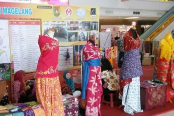 20 Perajin Pamerkan Produk dalam "Batik Fair"
