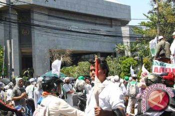 FPI Demonstrasi Tolak Ahok
