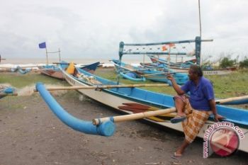 Nelayan Tak Melaut Akibat Angin Kencang
