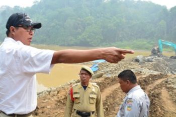 Ratusan Ekskavator Keruk Emas Solok Selatan