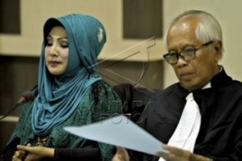 Tiga Pejabat Kemenpera Bersaksi di Sidang Rina Iriani