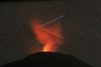 Lontaran Gas Gunung Slamet Masih Berlangsung